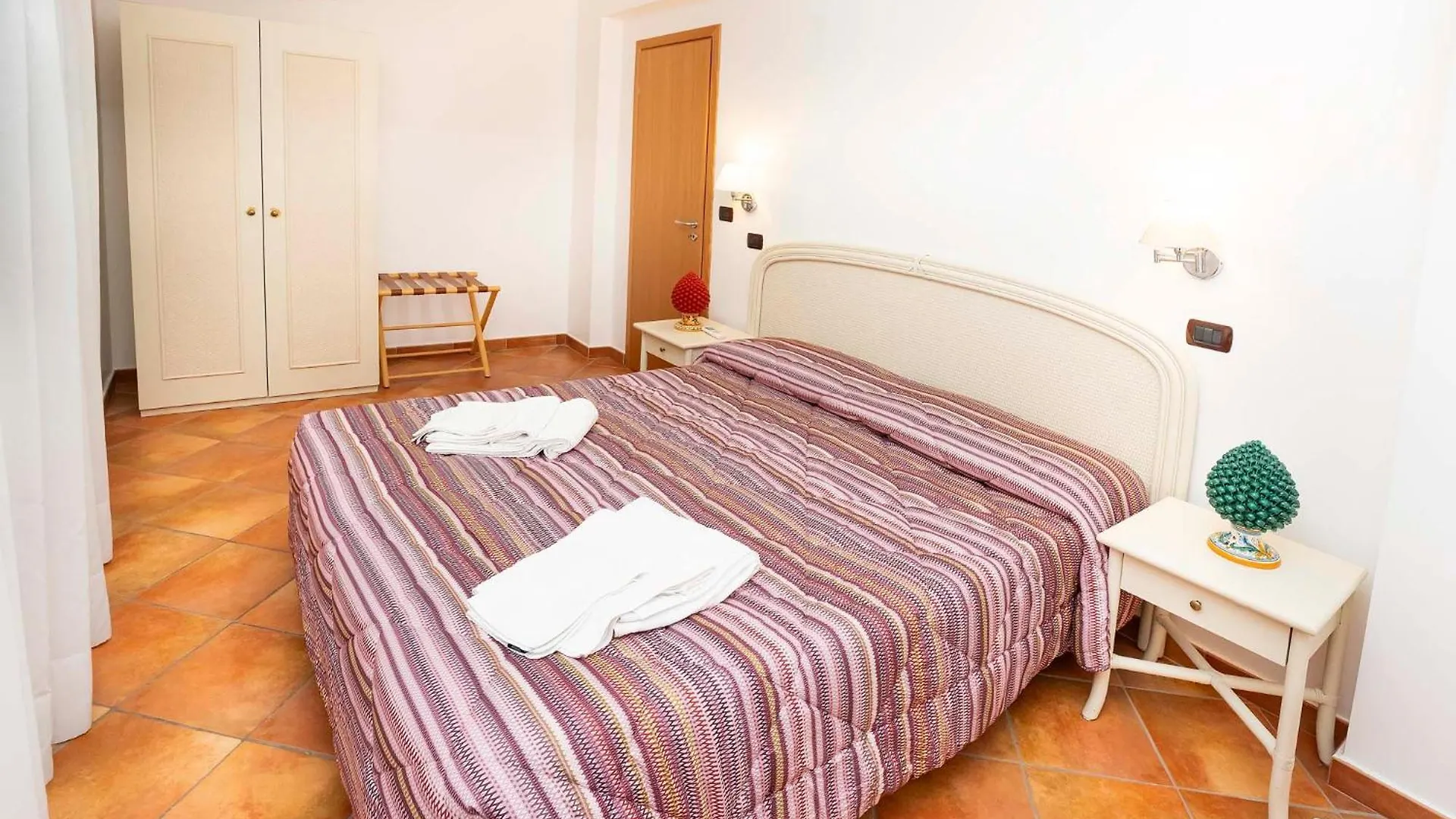 Le Tartarughe Aparthotel Летоянни Италия