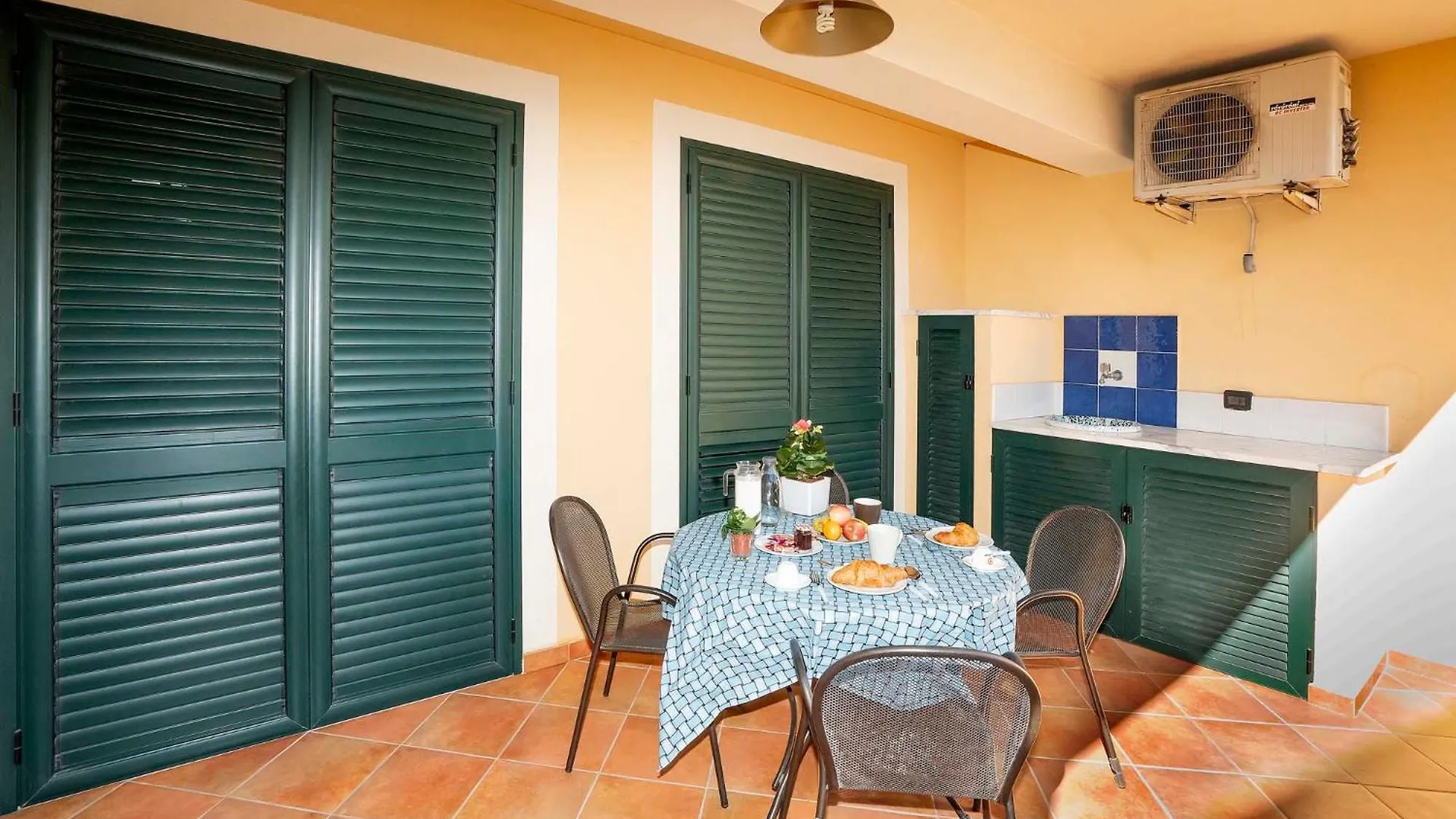Le Tartarughe Aparthotel Летоянни 4*,